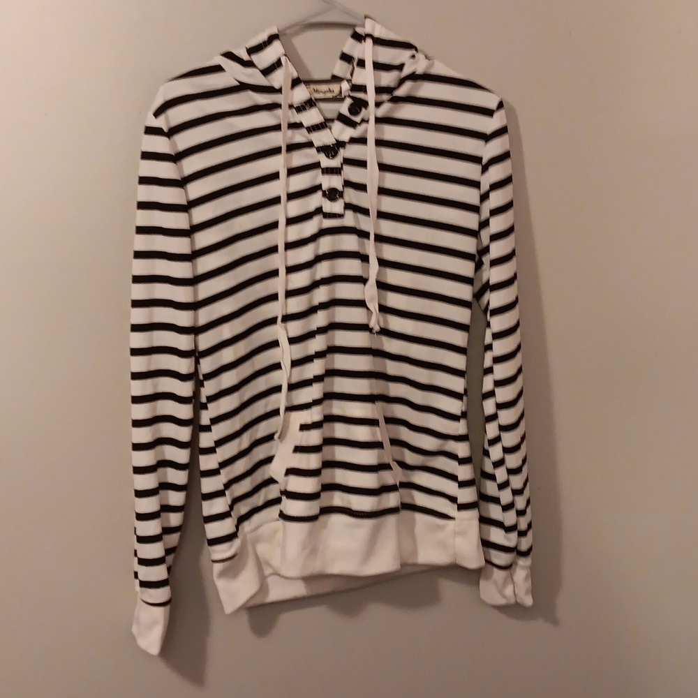 Lightweight long sleeve hooded with 3 buttons top